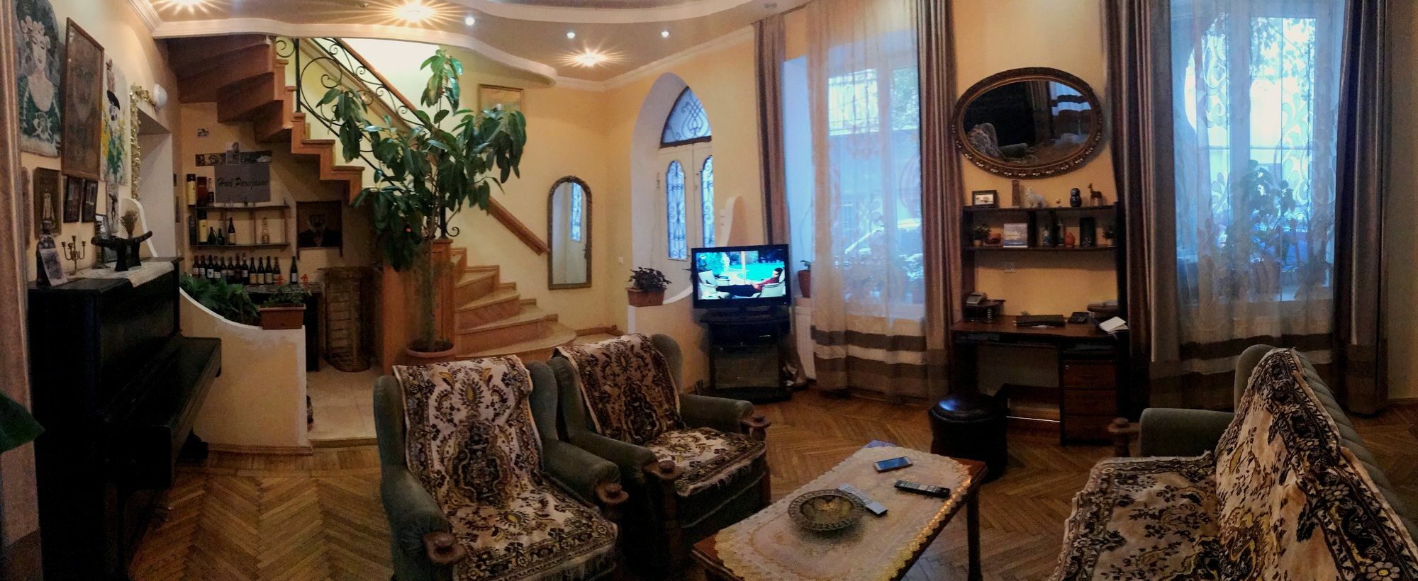 Family Hotel Parajanov ティビリシ エクステリア 写真